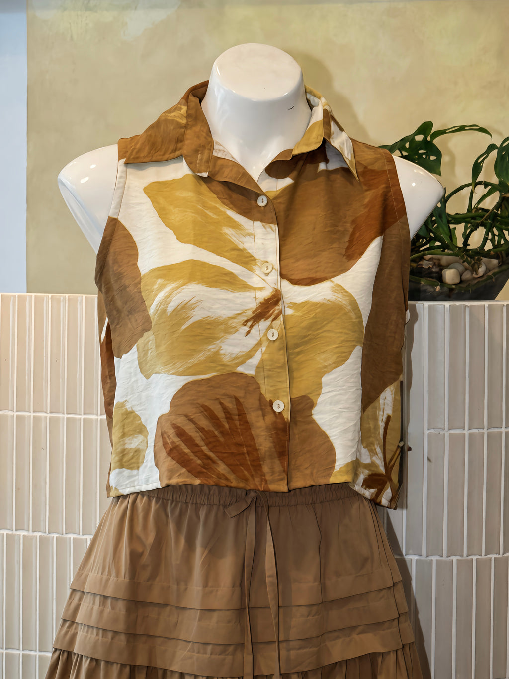 Sleeveless Cropped Printed Top